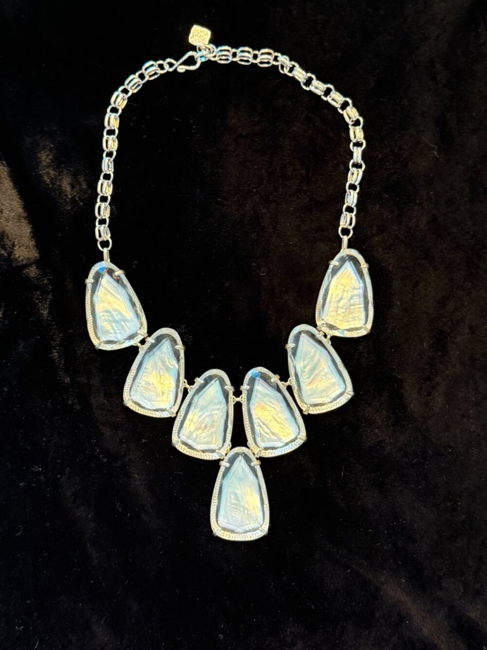 Kendra Scott Harlow Statement Necklace in Rhodium Silver & White Mother of Pearl